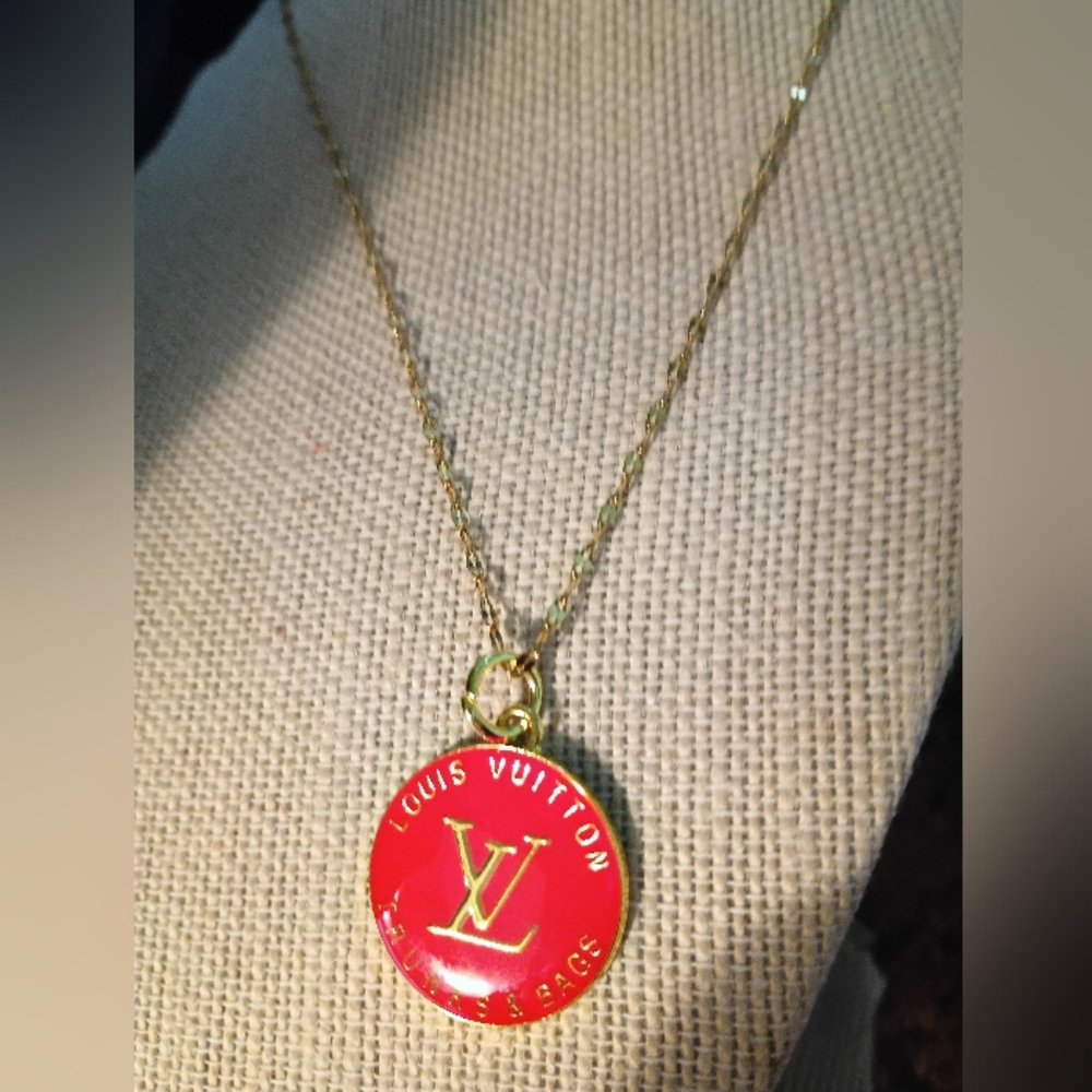 Louis Vuitton Zipper/ Charm - Picture 9 of 13